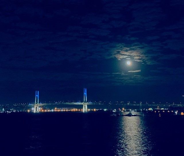 大さん橋から望む月(百名月イメージ写真)