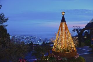 クリスマスタワー（高さ6mのハーブ園のオリジナルタワー）