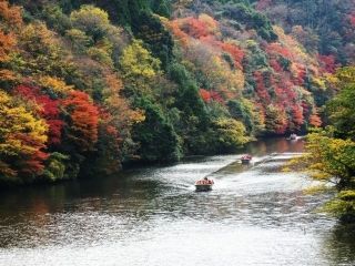 亀山湖の紅葉写真２