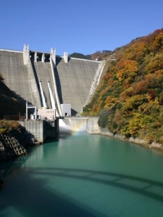宮ヶ瀬ダムの紅葉写真１