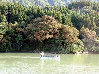 阿賀野川ライン舟下りの紅葉写真２