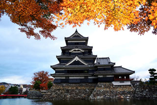 松本城の紅葉写真１
