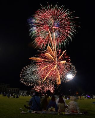 江田島湾海上花火大会の様子