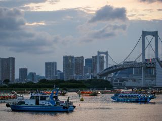 カラフルな東京湾