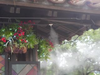 ここでもミストの演出、浪漫あふれる明治の雰囲気を楽しもう