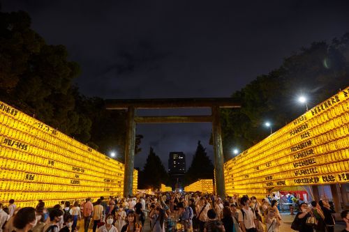 靖国神社みたままつりの様子