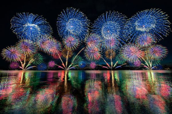 宍道湖上で繰り広げられる圧巻の花火