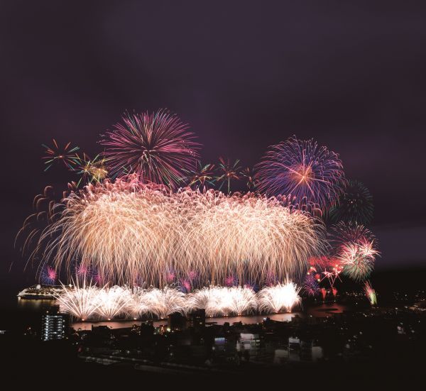 大阪湾に打上がる水上花火！3回目のりんくう公園での花火は 「大阪芸術花火」とタイトルを新たに 11月2日(土)過去最大スケールで開催決定！｜花火 大会2024