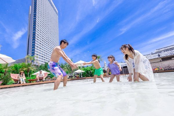 開放感あふれるガーデンプールイメージ