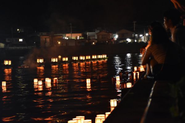 誕生寺灯籠流し