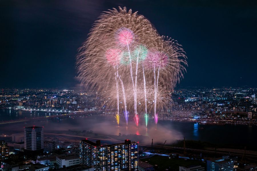 「第37回なにわ淀川花火大会」梅田スカイビル、空中庭園展望台鑑賞プラン
