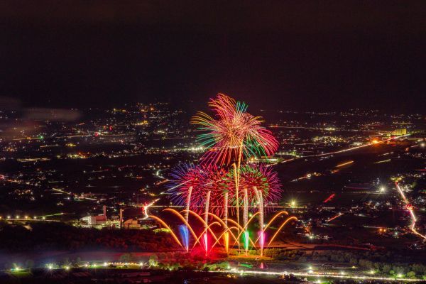 安曇野の夜空を4000発の花火が彩ります