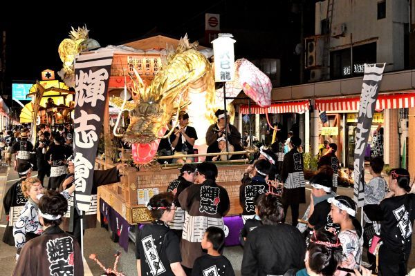 参考：令和7年おぢやまつりの万灯統一パレードの様子