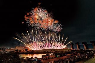 北区花火会2025 RED×BLUE SPARKLE GATE写真１