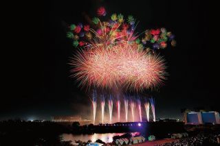 北区花火会2025 RED×BLUE SPARKLE GATE写真２