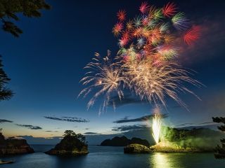 堂ヶ島夕映えの花火写真１