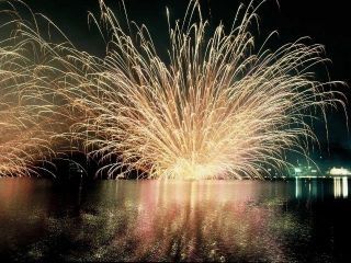 松原湖灯籠流し花火大会写真１