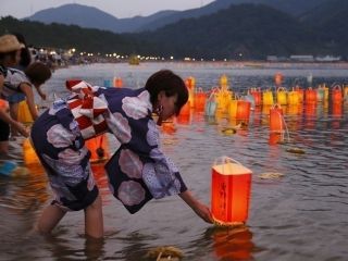 第77回とうろう流しと大花火大会の写真３