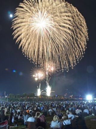佐賀新聞社 唐津市 唐津観光協会主催 第74回九州花火大会写真２