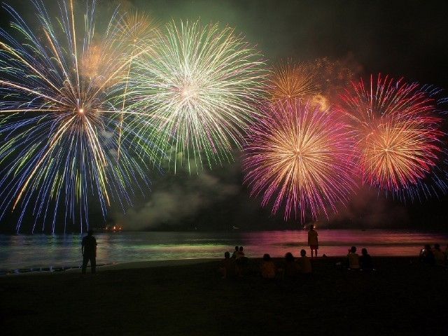 湯河原温泉海上花火大会