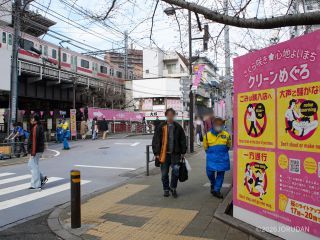 混雑緩和のため、交通整理が行われています