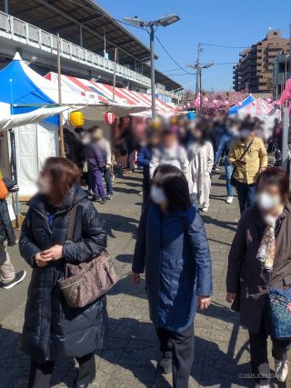 お昼が近づくにつれ、どんどん混み合ってきます