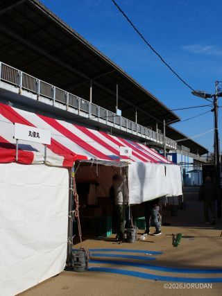 明日の桜まつりに向けて準備中