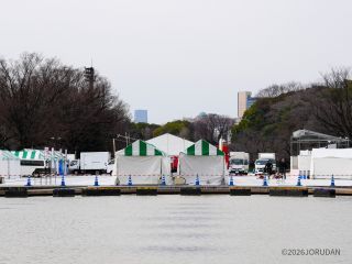 噴水広場全体に屋台がならぶおいしいイベント