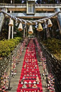 日本一の118段雛飾り！ 伊豆稲取温泉「素盞鳴神社雛段飾り」2/20～3/10に開催
