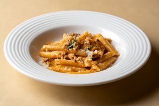 Yotteria GAKU Terrazza:「ボロネーゼクリームペンネ」(800円)