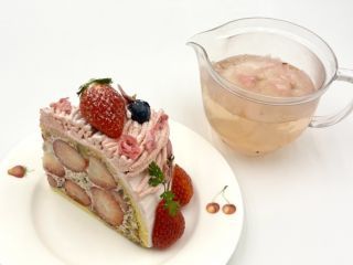 いちご桜モンブラン1ピース テイクアウト 1,880円、イートイン 1,900円/果実園リーベル