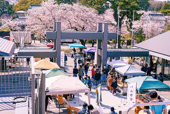 春のいぶき市の様子