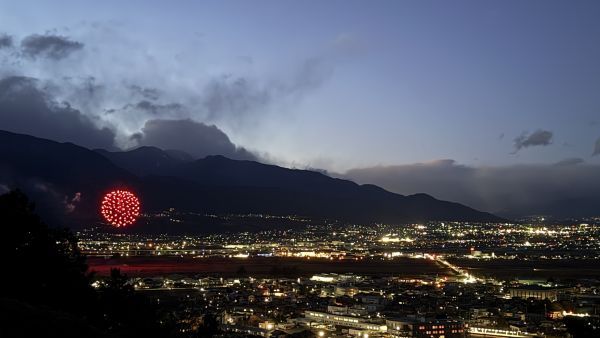 夕方、展望台から運が良ければ花火の試し打ちが見れるかも？！