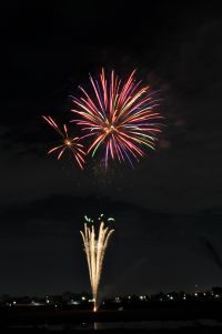 東京都多摩市で「サプライズ花火」の打ち上げを11月7日（土）に実施!!　また、多摩センター駅前が約40万個の光に包まれる「多摩センターイルミネーション2020」も同日スタート!