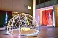 【クロスホテル札幌】「さっぽろホワイトイルミネーション」とともに街を彩る 11月1日、ホテルの前庭でイルミネーション点灯開始