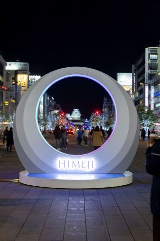 白鷺をイメージした駅前のフォトスポット
