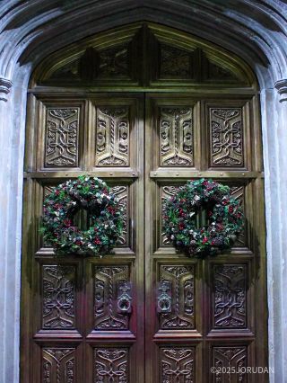 扉を開けて大広間へ!