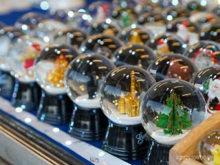 クリスマスを彩るグッズの数々