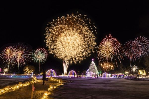 お正月を祝う花火も打ち上げられます