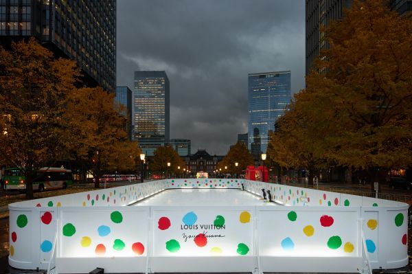 行幸通り：Marunouchi Street Rink　ⒸLOUIS VUITTON DAICI ANO