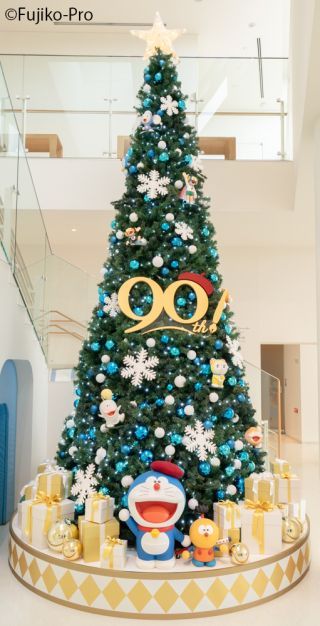 藤子・F・不二雄ミュージアムのクリスマス2023 高さ6m の大きな 