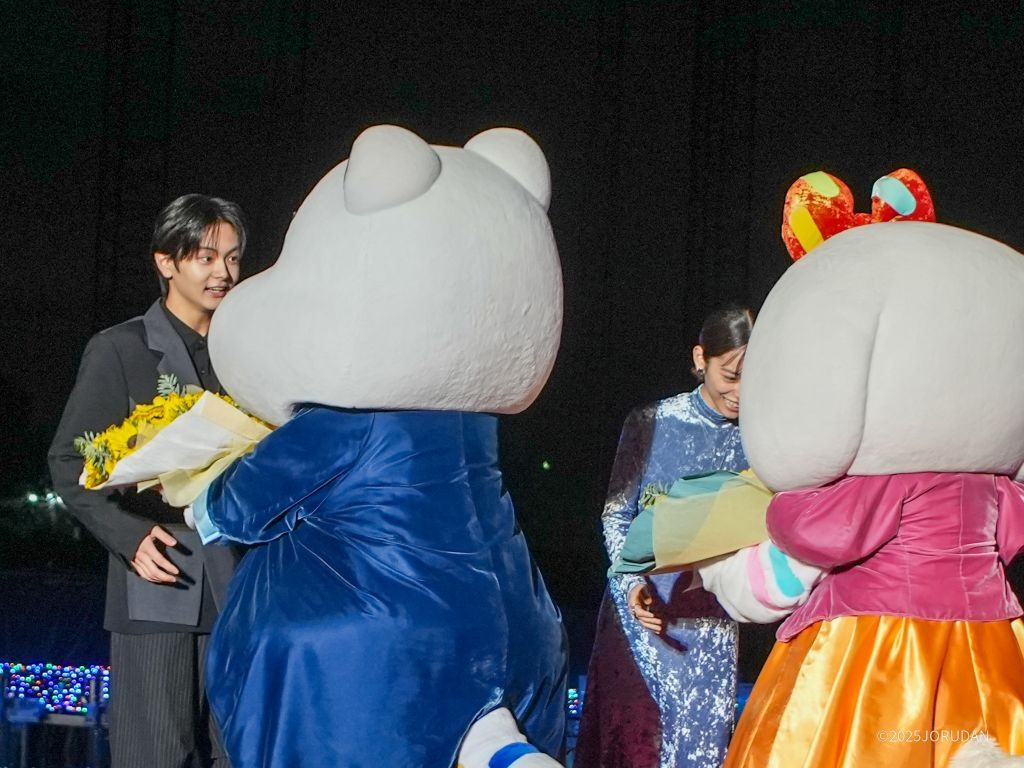 サプライズでひまわりの花束贈呈!