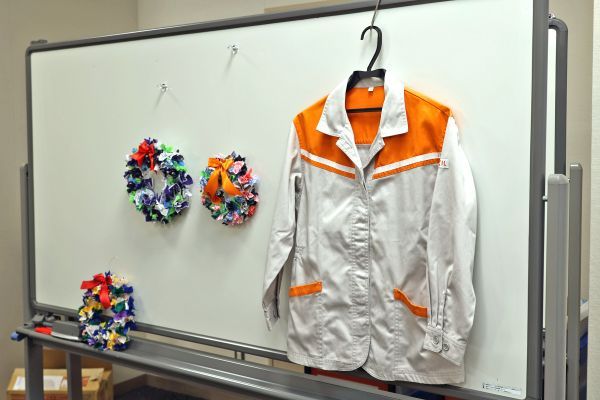 ワークショップの様子（クリスマスリース/株式会社LIXIL榎戸工場）