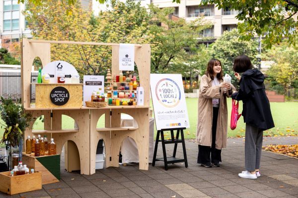 ※地域の方々による食用油回収の様子(過去実施風景)