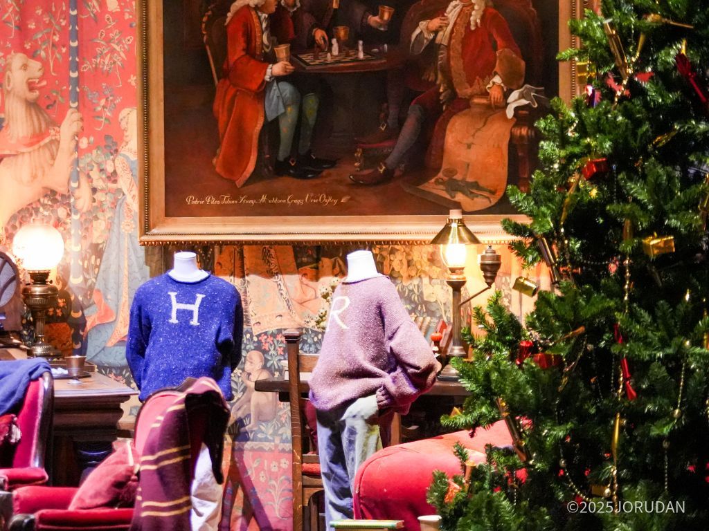 談話室は暖かい雰囲気です