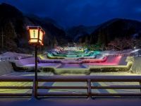栃尾温泉洞谷雪桜ライトアップの写真