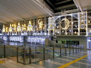 福岡空港 天空の光劇場写真２