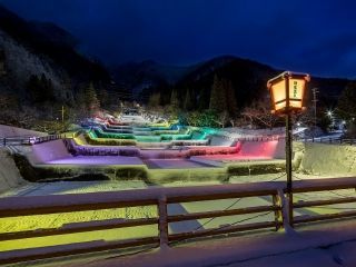 栃尾温泉洞谷雪桜ライトアップ写真2