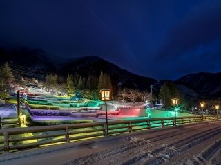栃尾温泉洞谷雪桜ライトアップの写真３