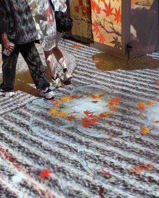 足元に波紋が浮かびます